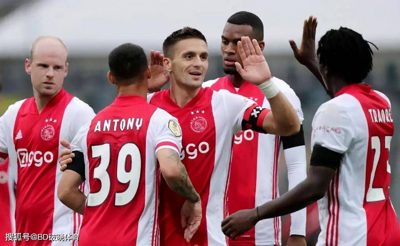 球迷各执一 球迷各执一